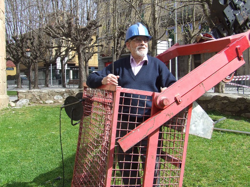S. Joan 3 red